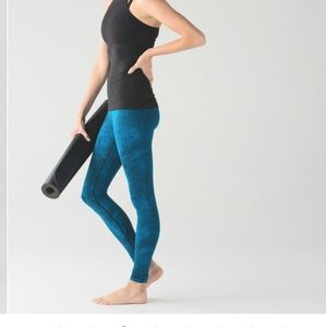 SOLD!Lululemon Wunder Under Pant III Luon Spray Jacquard Shocking Blue and black